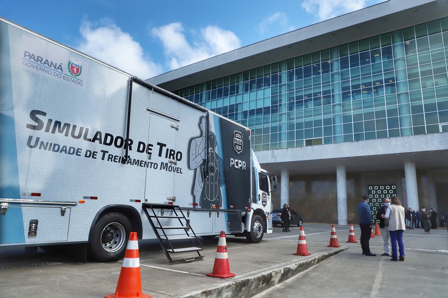 O governador Carlos Massa Ratinho Junior entregou nesta terça-feira (25), em solenidade no Palácio Iguaçu, 110 novas viaturas que vão atender a Polícia Civil