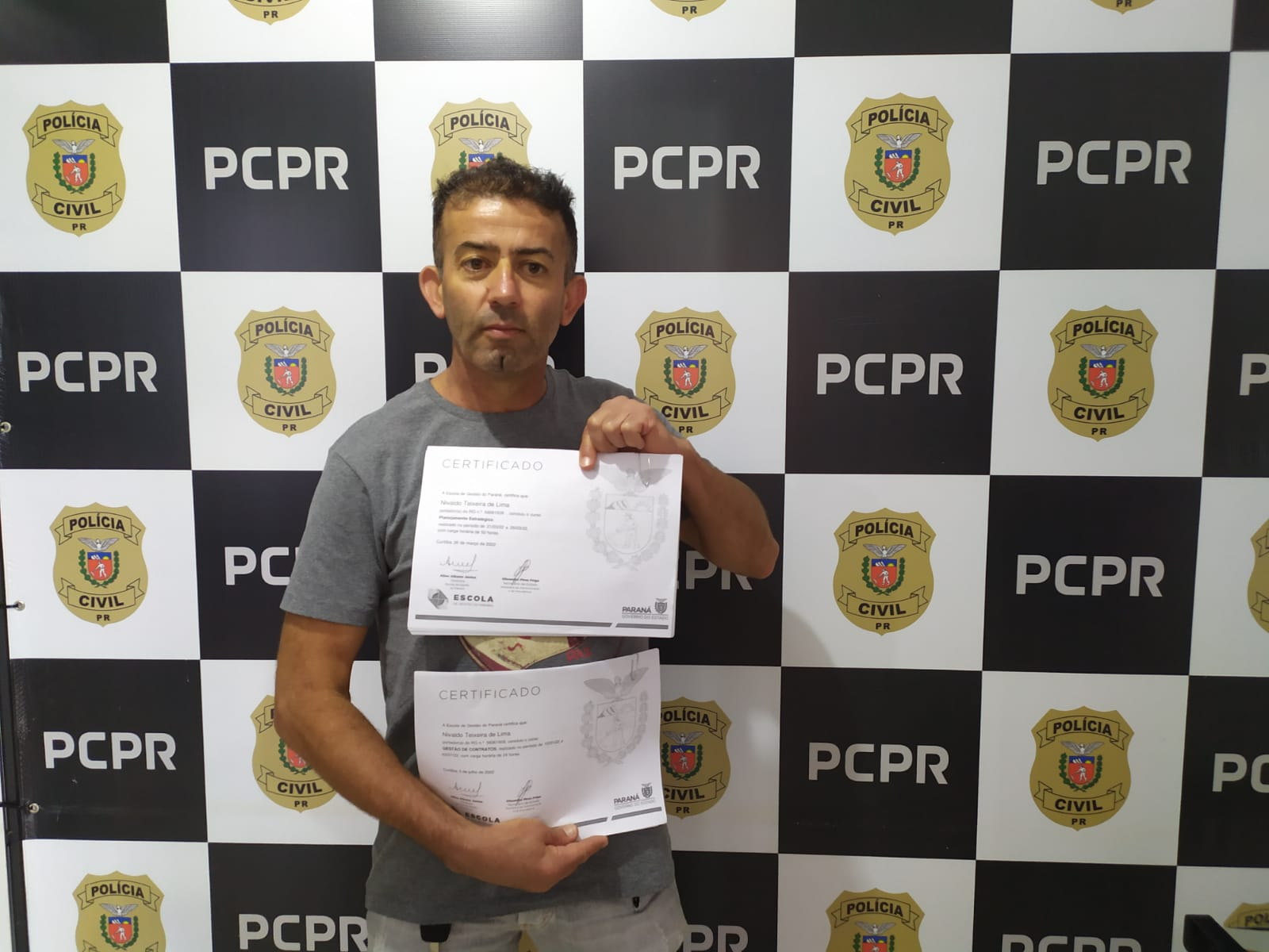 Para quem gosta de estudar e se atualizar sempre há tempo na agenda. A rotina do investigador da Polícia Civil Nivaldo Teixeira de Lima não o impediu de fazer cursos em diferentes áreas no ano passado.