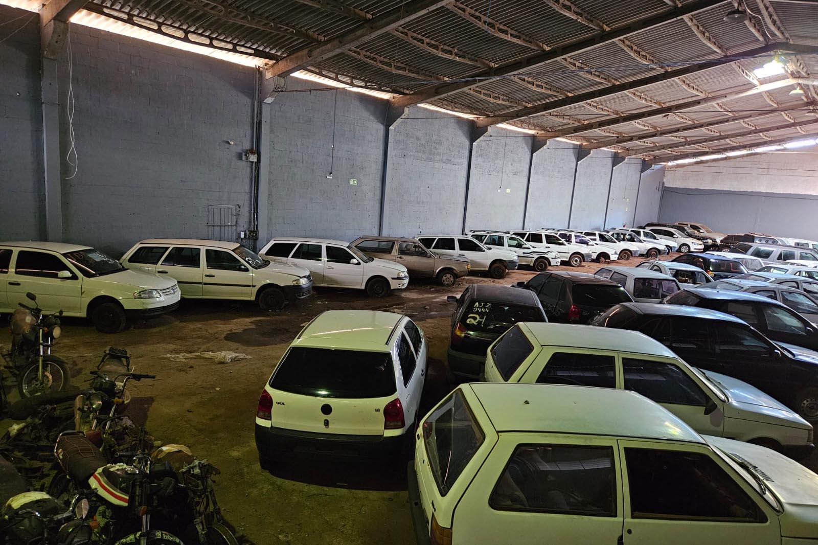 Governo do Paraná anuncia leilão de veículos e sucatas com lance inicial de R$ 1.050,15