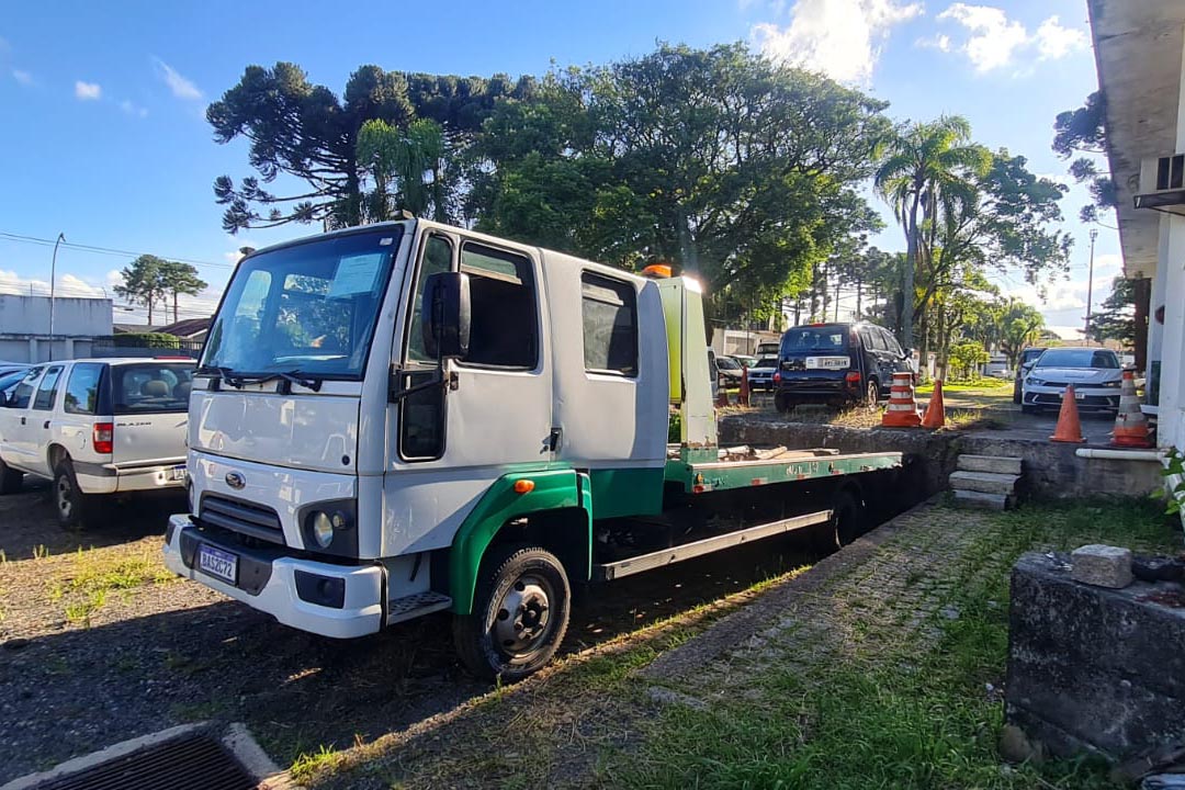 Governo do Paraná anuncia leilão de veículos e sucatas com lance inicial de R$ 1.050,15
