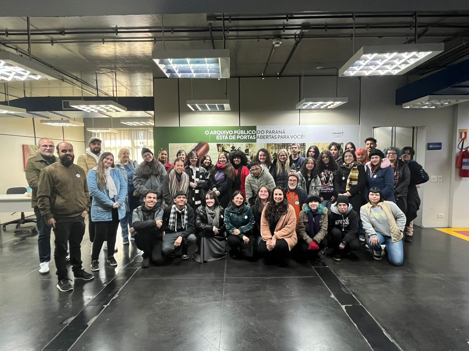 Estudantes de História da UEPG realizam visita ao Arquivo Público do Paraná