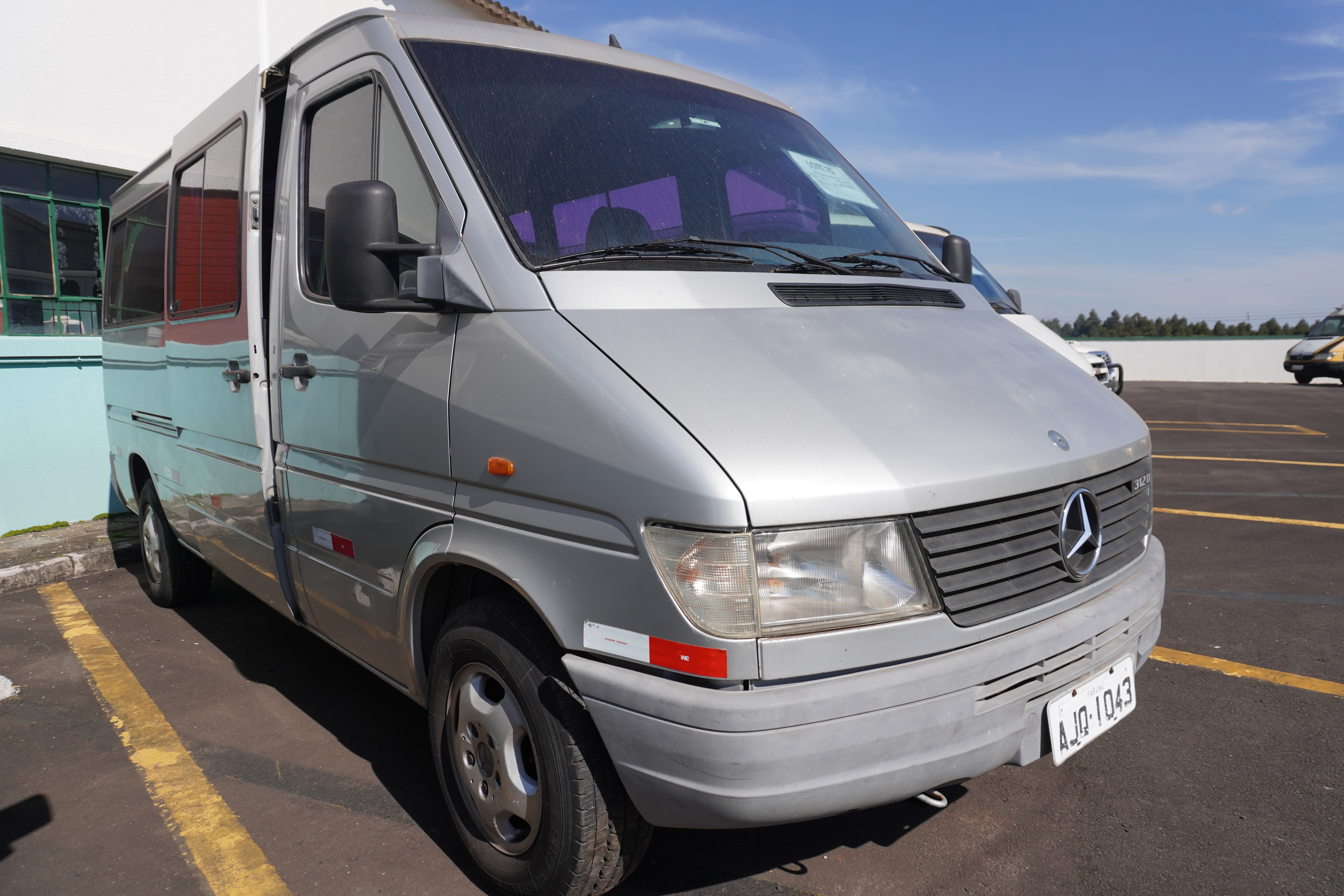 Veículos do Governo do Paraná em leilão