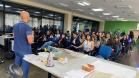 O colaborador Marcelo, representando a Seção de Gestão da Informação (SGI), apresentou os conceitos fundamentais da Gestão da Informação de Documentos. Durante sua explicação, destacou as práticas e estratégias utilizadas para organizar, armazenar e acessar informações de forma eficiente, sublinhando a importância de uma gestão bem estruturada para a preservação e o uso adequado dos documentos tanto históricos quanto administrativos.