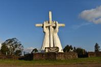Monumento memorial construído em Irani (SC).