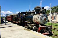 Trem, Estrada de Ferro Curitiba-Paranaguá (1872-1885).