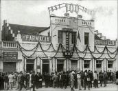 Farmácia Stellfeld, na Praça Tiradentes - domínio público.