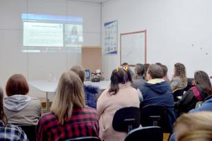 Podem se cadastrar instituições particulares que queiram oferecer descontos a esses profissionais e seus dependentes legais. O edital contemplada desde a educação infantil até pós-graduação, incluindo programas de Mestrado e Doutorado.