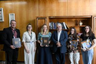 Na foto, da direita para a esquerda: Major Rodrigo Sasso, Cláudia Colpi, Kássia Cavalari, Eduardo Gabardo, Emili Beatriz, Priscila Carlins.