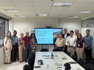 Equipe da Comissão Permanente de Acessibilidade do Governo do Paraná, composta por servidores da Seap, SEDEF, Cohapar, Celepar etc.