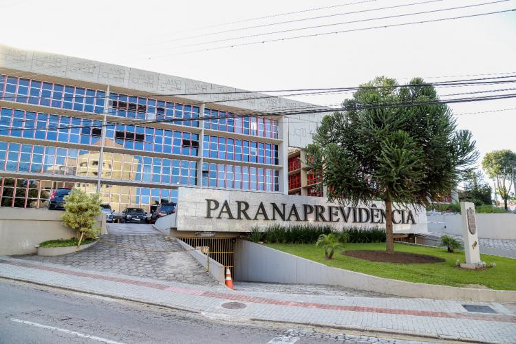 Prédio fachada da Paraná Previdência