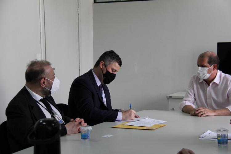 No caso do Paraná, o interesse é a integração entre o Cadastro Unificado de Fornecedores do Estado do Paraná (CAUFPR) e o sistema com as certidões emitidas pela Receita Federal, de forma automática.