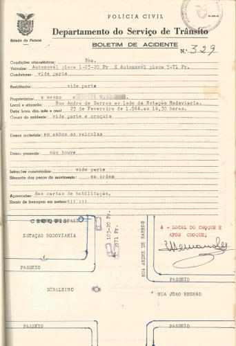 Imagem de um boletim de ocorrência de 1965 com descrição e um croqui do acidente