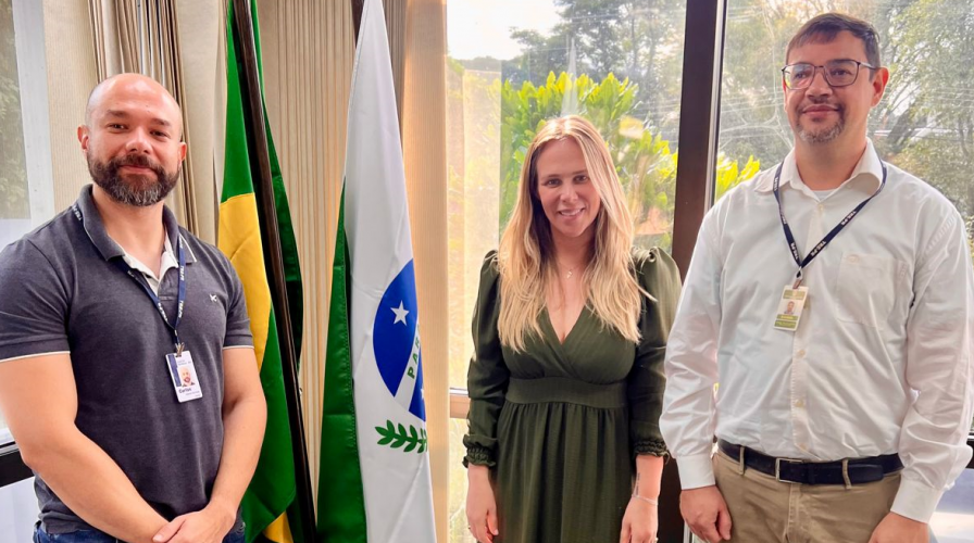 Representantes do Tribunal Regional Eleitoral visitam Arquivo Público do Paraná