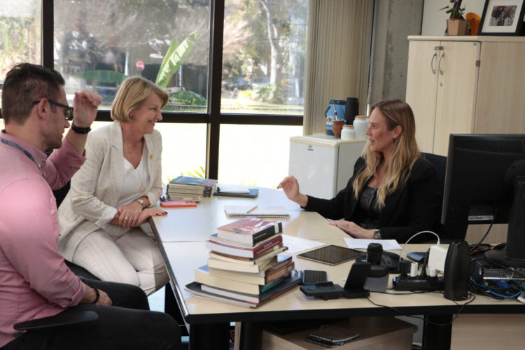 Deputada Márcia Huçulak visita Arquivo Público do Paraná