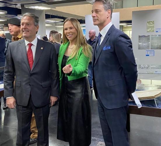 Na foto, da esquerda para a direita, estão o Presidente do Tribunal de Justiça do Paraná, Juiz Des. Luiz Fernando Tomasi Keppen, a Diretora do Arquivo Público do Estado, Kassia Cavalari Basso, e o Secretário de Estado da Administração e Previdência, Claudio Stabile.