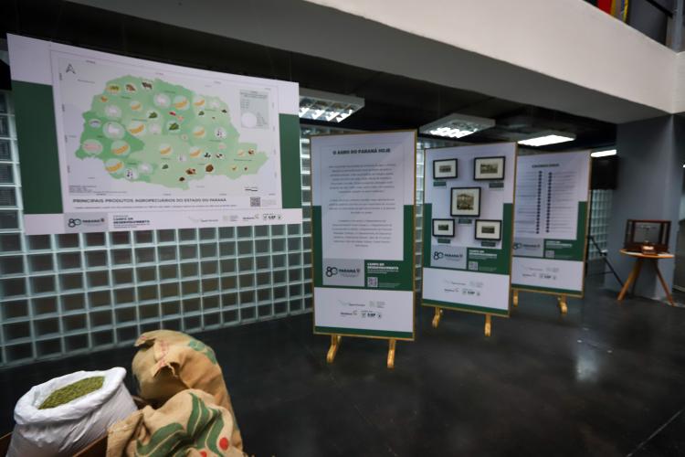 Exposição "Campo em Desenvolvimento: 80 anos da Secretaria da Agricultura e do Abastecimento do Paraná".
