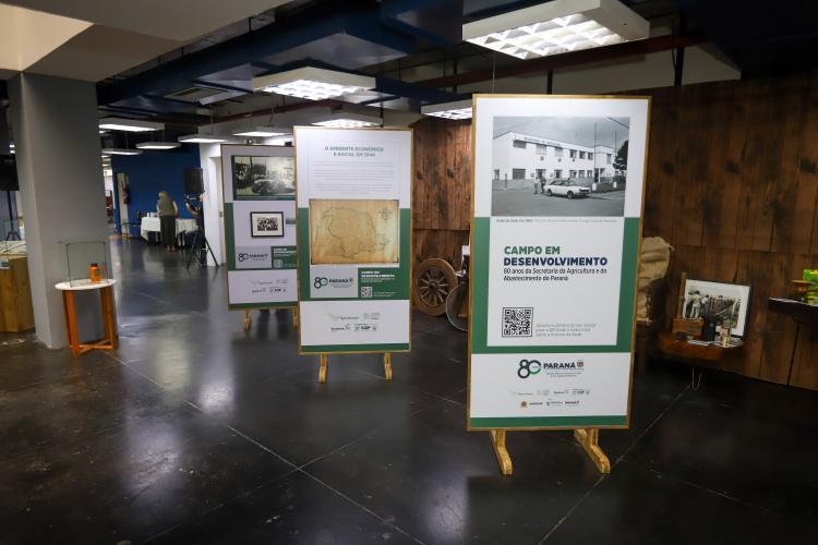 Exposição "Campo em Desenvolvimento: 80 anos da Secretaria da Agricultura e do Abastecimento do Paraná".