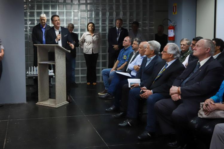 "Hoje, celebramos não só os 80 anos da SEAB, mas também o trabalho incansável dos servidores públicos que ajudaram a construir essa história. Esse evento é uma homenagem à dedicação e ao compromisso de cada um que contribuiu para tornar o Paraná um exemplo de excelência no setor agrícola," declarou o Secretário de Administração e Previdência, Cláudio Stábile