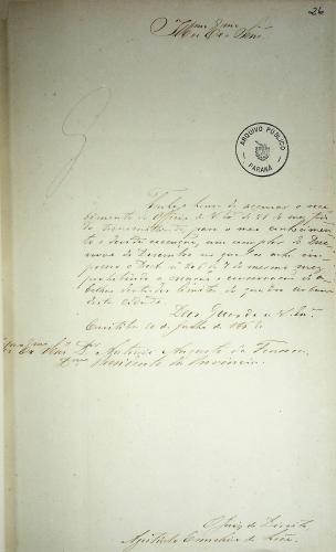 Ofício enviado pelo juiz de direito de Curitiba, Agostinho Ermelino de Leão. Este documento é um ofício datado de 10 de julho de 1869 o juiz acusa o recebimento de um documento anterior e faz referência ao Decreto nº 206, de 7 de julho de 1869, que proibia a criação e conservação de abelhas dentro dos limites do quadro urbano da cidade de Curitiba.