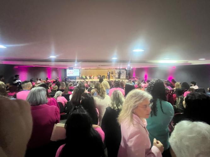evento do Outubro Rosa, que ocorreu ontem, dia 21 de outubro, no Palácio das Araucárias.