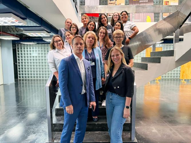 Secretário da Administração e Previdência, Cláudio StábileAo seu lado, a diretora Kássia Cavalari Basso e as demais servidoras