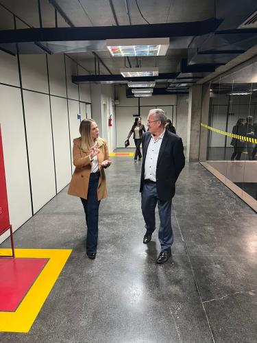 Diretora Kassia, Apresenta o Arquivo Publico para o Presidente da Ocepar