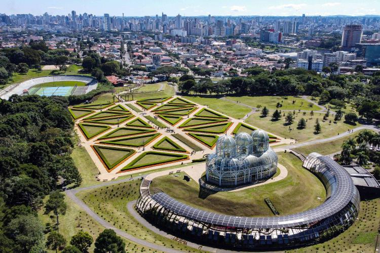 Imagem do Jardim Botânico de Curitiba, um dos principais cartões-postais da cidade, projetado pelo arquiteto e urbanista Jaime Lerner