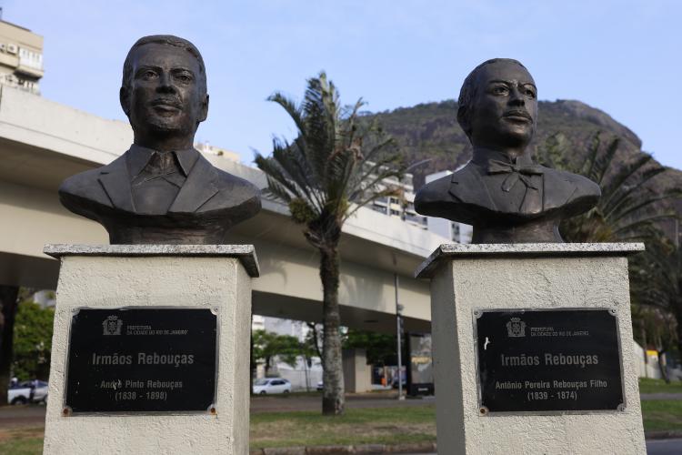 Estatua irmãos Rebouças, no Rio de Janeiro.