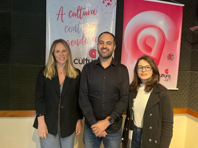 Kassia Cavalari Basso, diretora do Arquivo, e Aline Liz Mariana Ferreira,  coordenadora do setor de pesquisa, representaram o órgão na entrevista conduzida pelo jornalista João Eduardo Cruz.