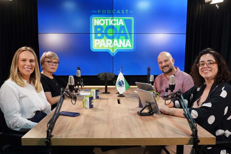 Os jornalistas Ana Tigrinho e Beto Pacheco conversaram com a diretora do Arquivo Público, Kássia Cavalari Basso, e com Ana Paula Joukoski.