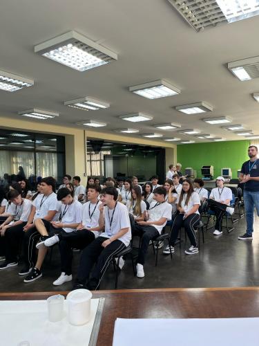 No dia 24 de março de 2025, 35 alunos do 2º ano do  ensino médio, acompanhados pelo professor Fernando Marciniak,  mestre em História, realizaram uma visita técnica ao Departamento de Arquivo Público do Paraná.