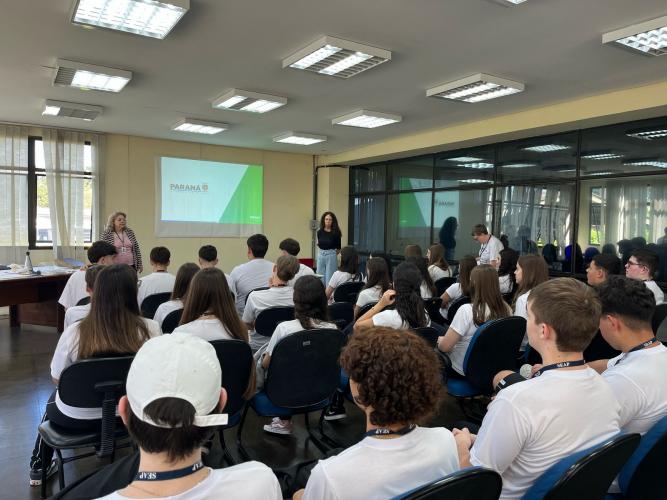 No dia 24 de março de 2025, 35 alunos do 2º ano do  ensino médio, acompanhados pelo professor Fernando Marciniak,  mestre em História, realizaram uma visita técnica ao Departamento de Arquivo Público do Paraná.
