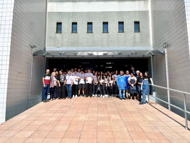 No dia 24 de março de 2025, 35 alunos do 2º ano do  ensino médio, acompanhados pelo professor Fernando Marciniak,  mestre em História, realizaram uma visita técnica ao Departamento de Arquivo Público do Paraná.