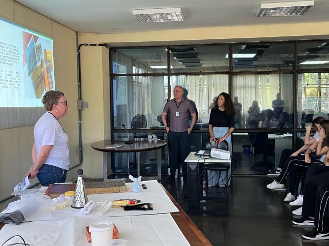 No dia 24 de março de 2025, 35 alunos do 2º ano do  ensino médio, acompanhados pelo professor Fernando Marciniak,  mestre em História, realizaram uma visita técnica ao Departamento de Arquivo Público do Paraná.