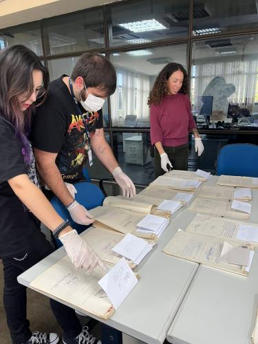Estudantes da UFPR visitam o Arquivo Público do Paraná