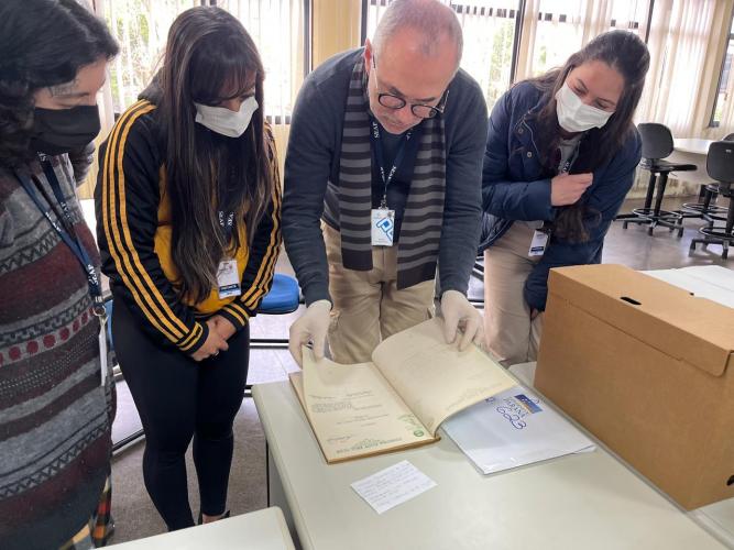 Arquivo Público do Paraná recebe visita de alunos de Educação Física da UFPR