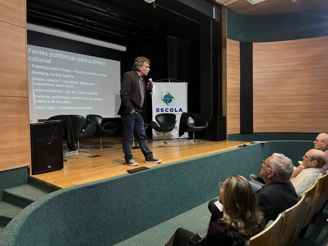 Arquivos públicos em debate: mesa-redonda marca os 170 anos do Arquivo Público do Paraná