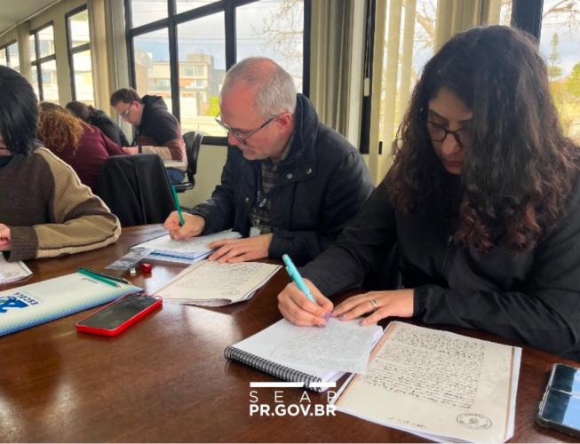 Arquivo Público do Paraná promove minicurso de Paleografia com foco na leitura e interpretação de documentos históricos