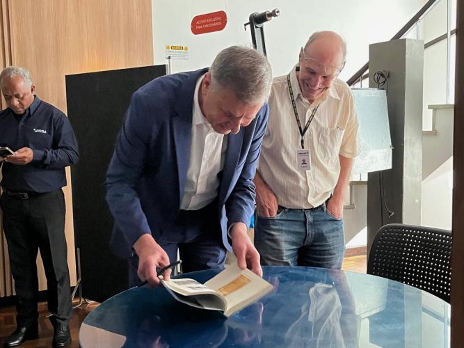 Arquivos públicos em debate: mesa-redonda marca os 170 anos do Arquivo Público do Paraná