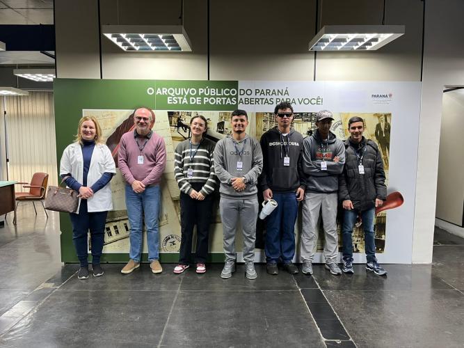 Arquivo Público do Paraná recebe visita técnica de alunos do Senai