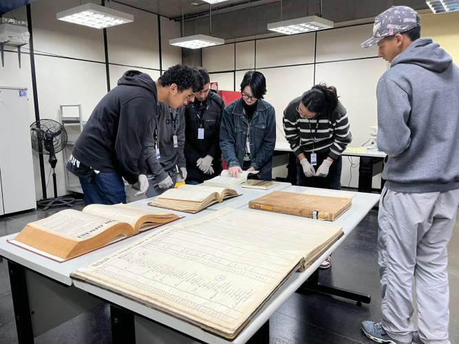 Arquivo Público do Paraná recebe visita técnica de alunos do Senai