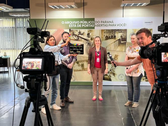 Arquivo Público do Paraná Recebe Gravação de Aula da Uninter para a Disciplina "Línguas e Sociedade em Campo"