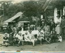 Os primeiros registros fotográficos da Imigração italiana na região de Colombo foram realizados pelo fotógrafo Luigi Franceschi, que chegou em 1888 na residência chamada de Vila Colombo e viveu parte da sua vida no município. Luigi registrava a chegada de imigrantes e a rotina das famílias na região metropolitana do Paraná. 