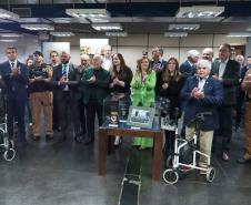 Foto oficial com todas as autoridades presentes, incluindo militares da ativa e da reserva. Participaram da solenidade o chefe da Casa Militar, tenente-coronel Marcos Tordoro; os secretários estaduais da Segurança Pública do Estado do Paraná, Coronel Hudson; da Ciência, Tecnologia e Ensino Superior, Aldo Bona; da Fazenda, Norberto Ortigara; da Agricultura e do Abastecimento, Natalino Avance de Souza; da Mulher, Igualdade Racial e Pessoa Idosa, Leandre Dal Ponte; da Administração e Previdência, Claudio Stabi