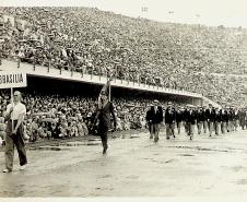 Desfile da delegação Brasileira na cerimônia de abertura dos jogos olímpicos de Helsink 1952,.