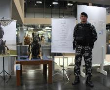 Sargento Lucas e o Cão Policial 'Buster' em exposição no Arquivo Público – Uma homenagem à parceria e ao serviço exemplar na segurança pública.