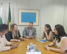 Arquivo Público do Paraná recebe diretora-geral do Arquivo Nacional