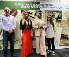 Arquivo Público do Paraná recebe diretora-geral do Arquivo Nacional