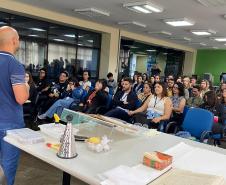 O colaborador Marcelo, representando a Seção de Gestão da Informação (SGI), apresentou os conceitos fundamentais da Gestão da Informação de Documentos. Durante sua explicação, destacou as práticas e estratégias utilizadas para organizar, armazenar e acessar informações de forma eficiente, sublinhando a importância de uma gestão bem estruturada para a preservação e o uso adequado dos documentos tanto históricos quanto administrativos.