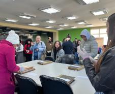 Estudantes de História da UEPG realizam visita ao Arquivo Público do Paraná 